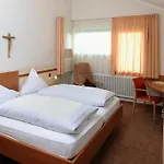 Hotel Haus Maria Lindenberg 2*