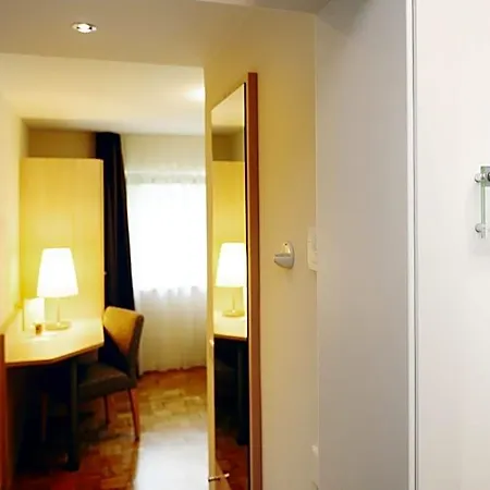 Haus Maria Lindenberg 2*