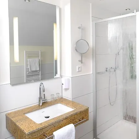 Hotel Haus Maria Lindenberg 2*