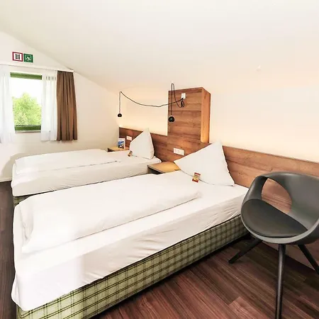 Hotel Haus Maria Lindenberg 2*