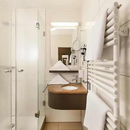 Hotel Haus Maria Lindenberg 2*