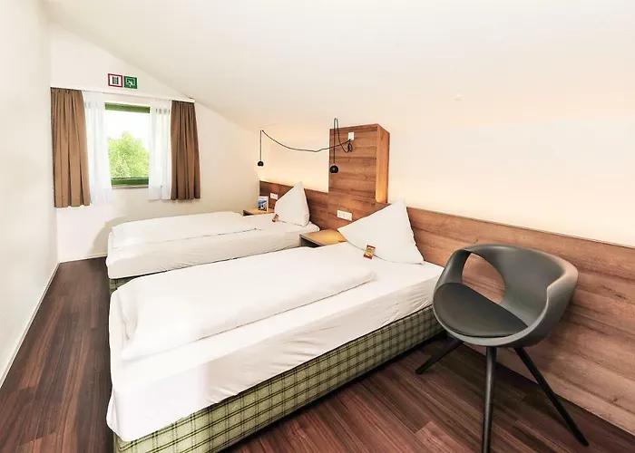 Hotel Haus Maria Lindenberg 2*